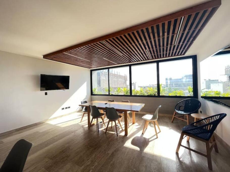 Estudio Centrico Entre Av. 10 Y 5ta Av. Apartamento